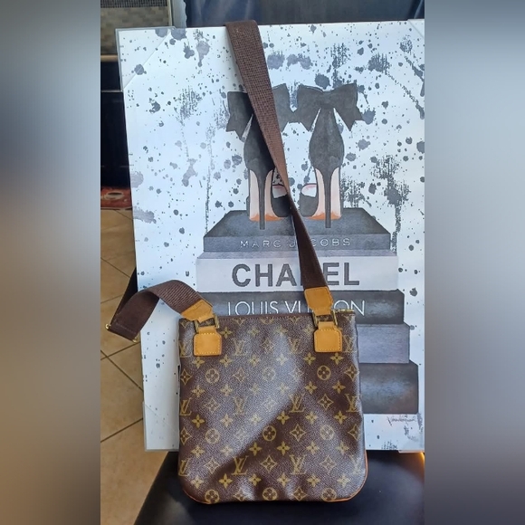 LOUIS VUITTON BOSPHORE MESSENGER - Picture 9 of 10